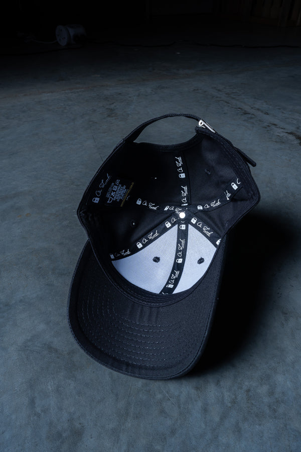 LIL LOCK STRAP BACK - BLACK ft. PINK