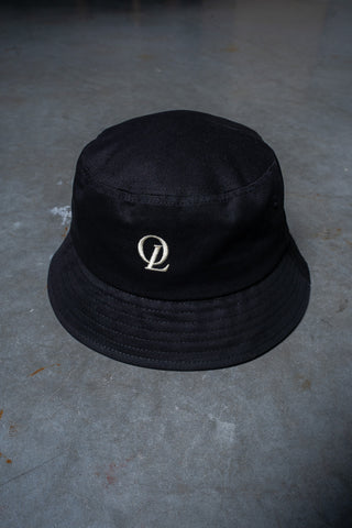INITIAL BUCKET - BLACK FT. CREAM
