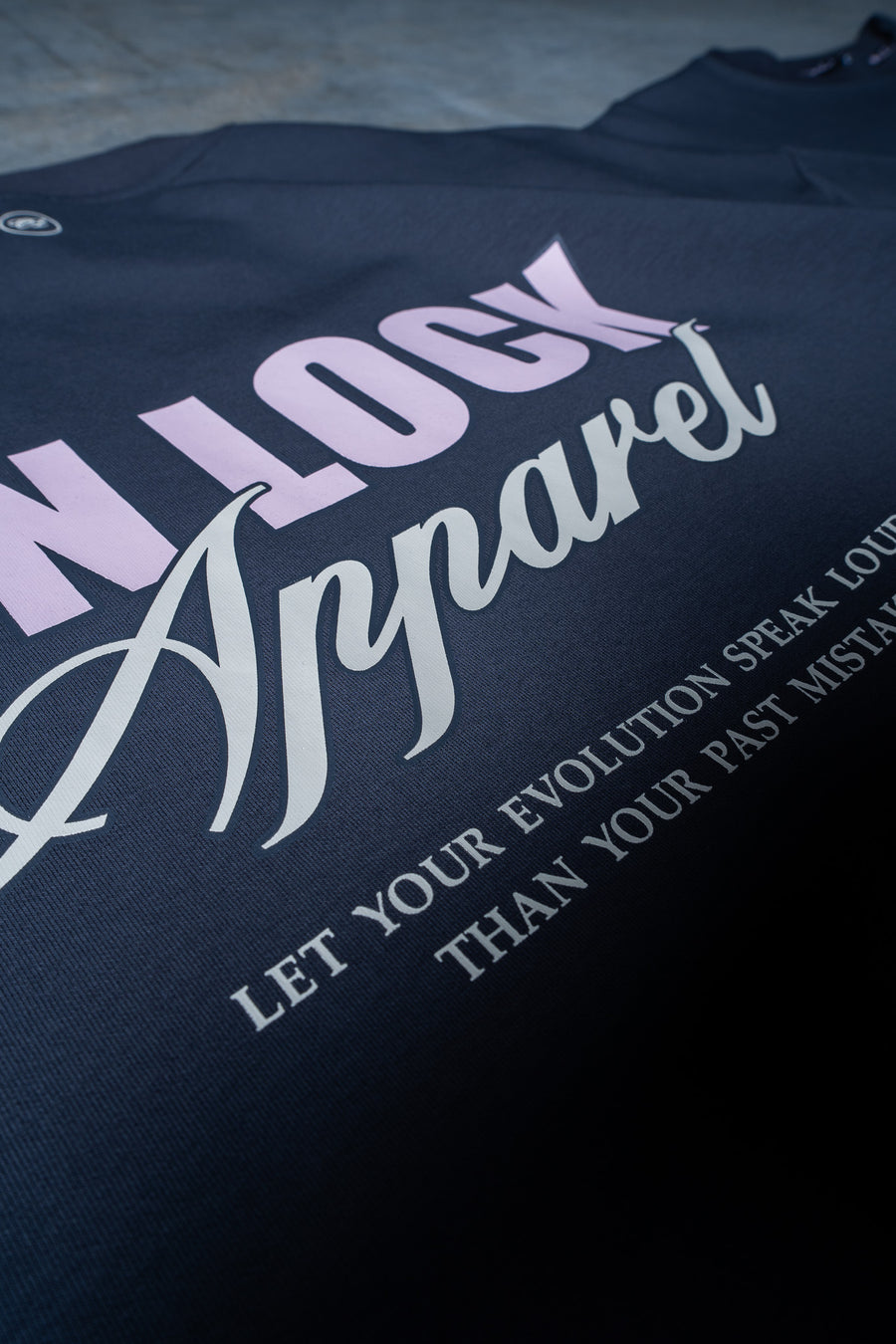 EVOLVE TEE - COAL FT. PINK