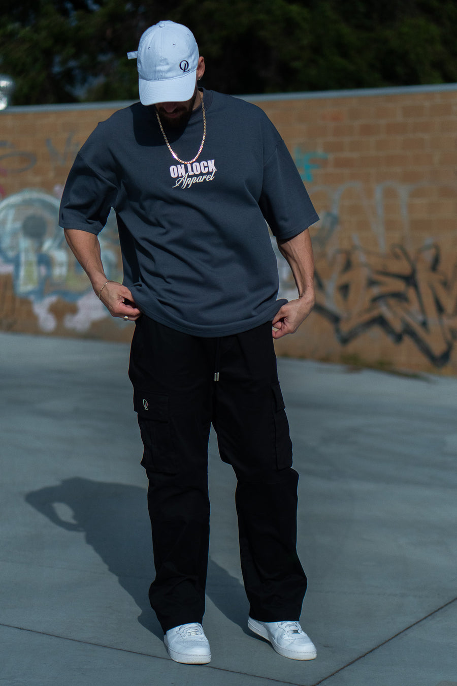 EVOLVE TEE - COAL FT. PINK