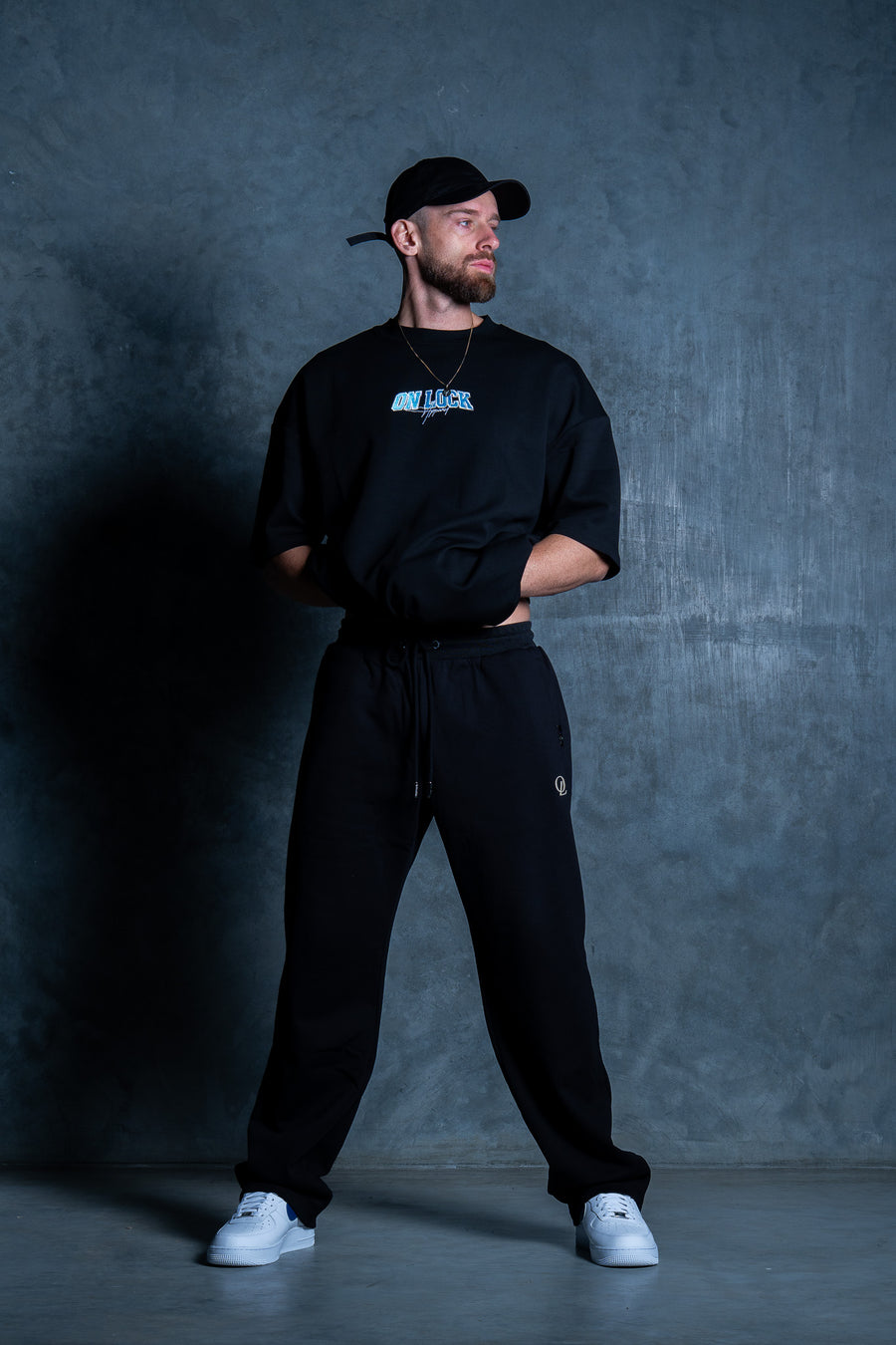 INITIAL SWEATPANTS - BLACK FT. CREAM