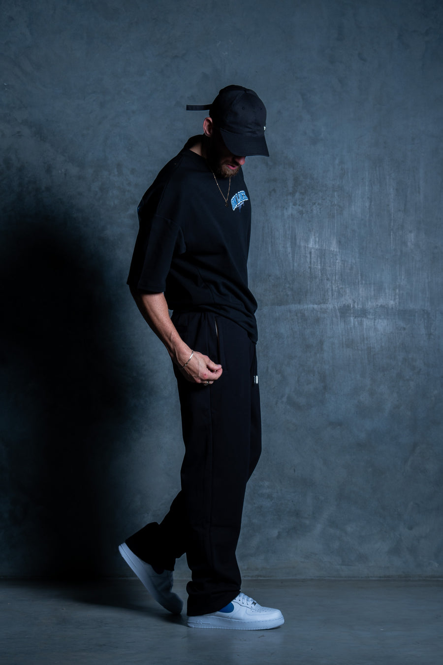 INITIAL SWEATPANTS - BLACK FT. CREAM