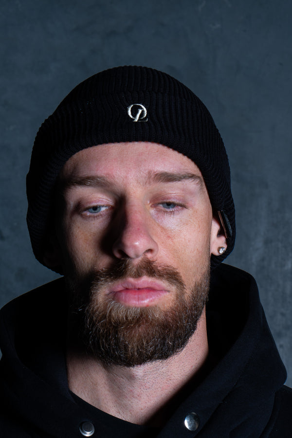 INITIAL BEANIE - BLACK
