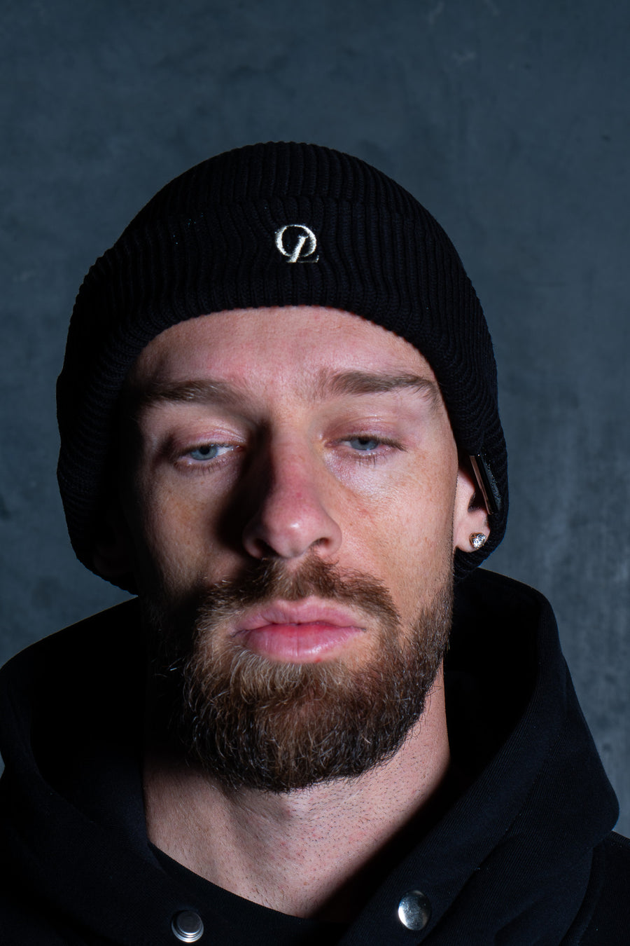 INITIAL BEANIE - BLACK