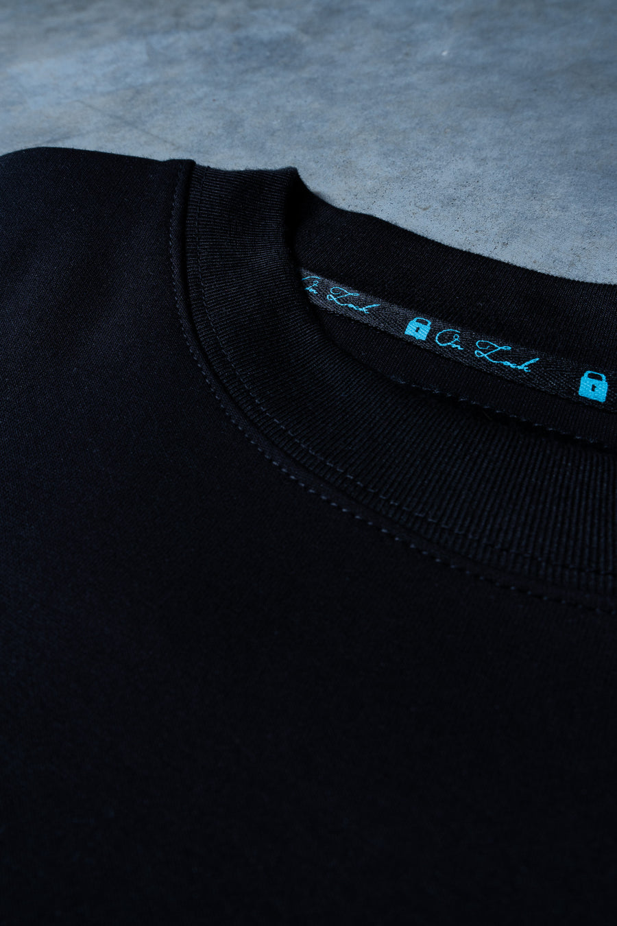 MONOLITH L/S TEE - BLACK FT. ARCTIC BLUE