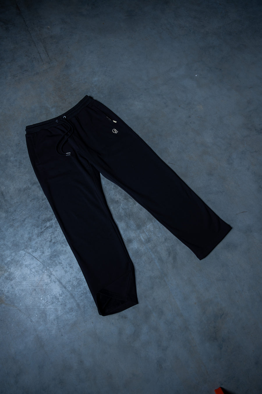 INITIAL SWEATPANTS - BLACK FT. CREAM