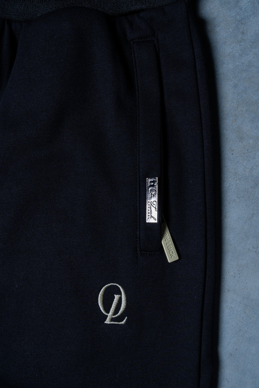 INITIAL SWEATPANTS - BLACK FT. CREAM