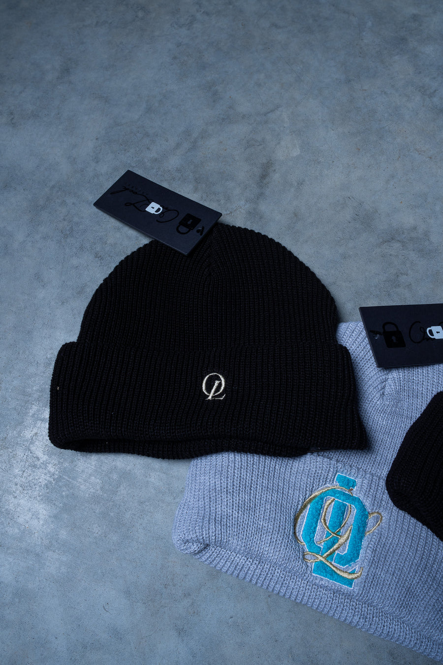 INITIAL BEANIE - BLACK