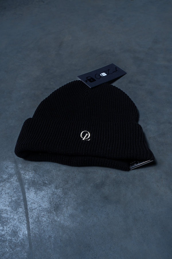 INITIAL BEANIE - BLACK