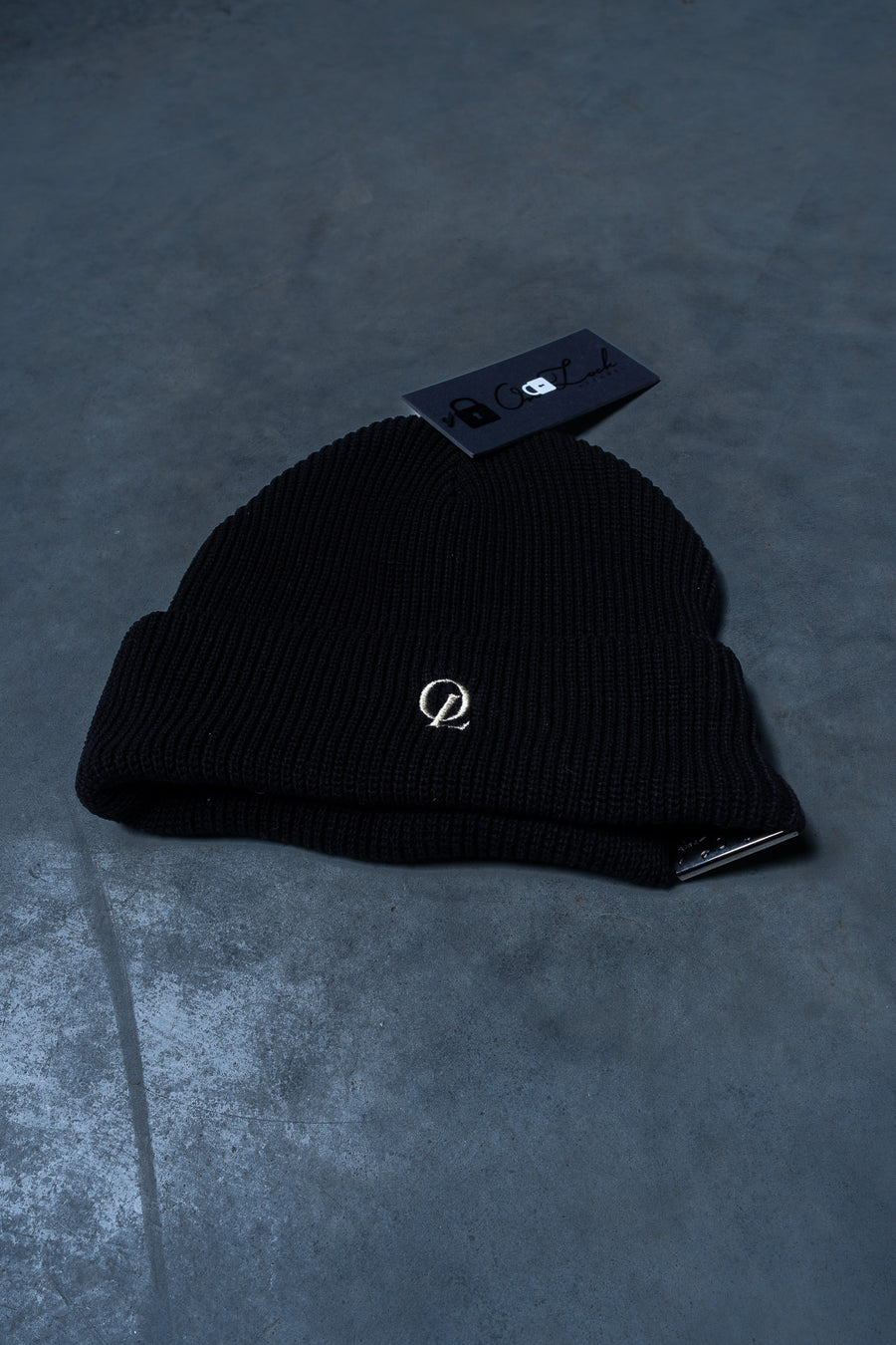 INITIAL BEANIE - BLACK