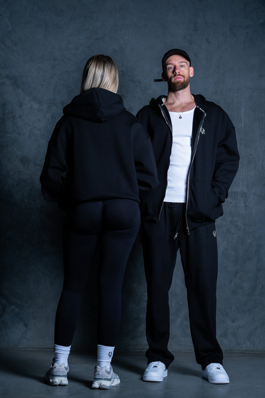 INITIAL ZIP HOOD - BLACK FT. CREAM