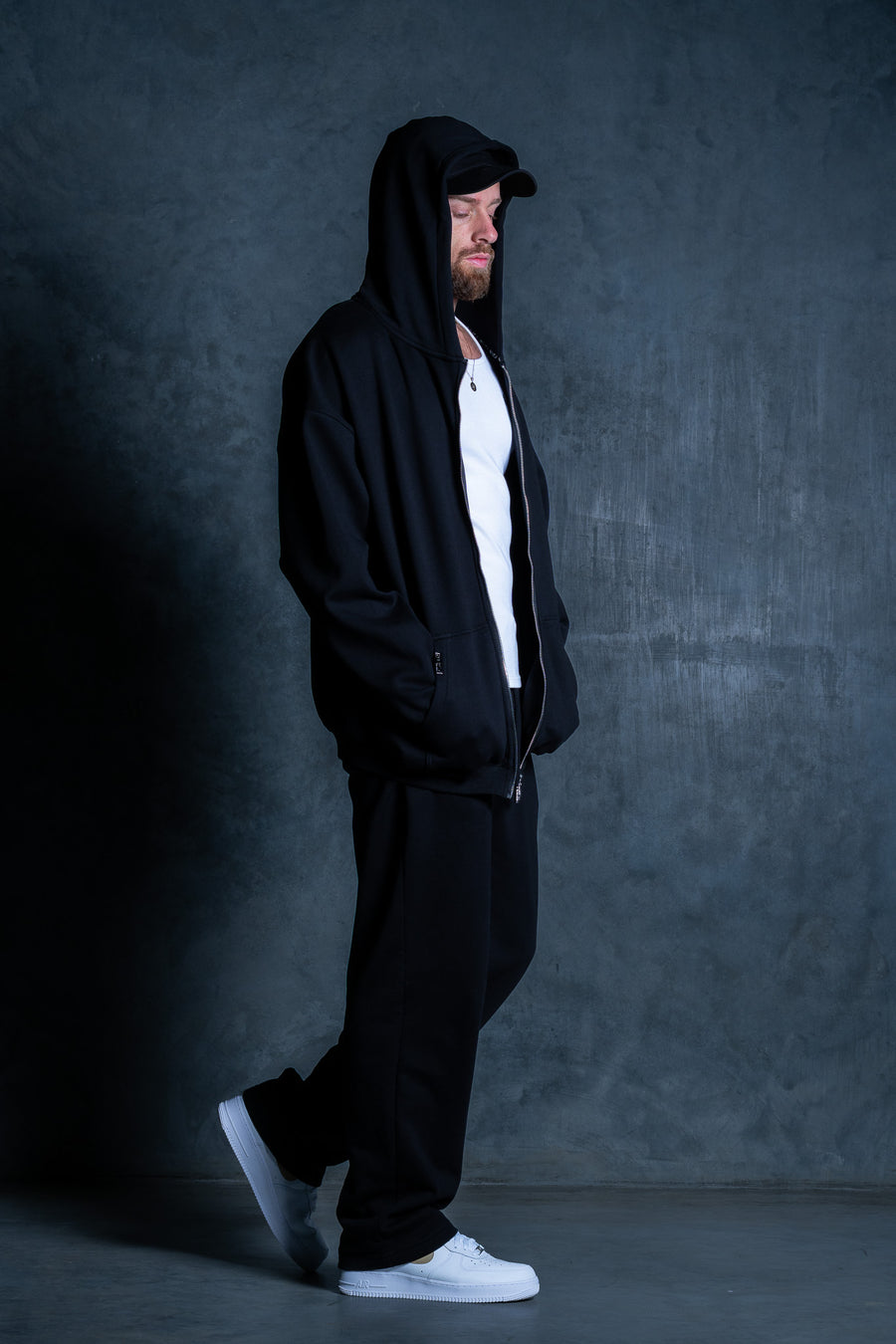 INITIAL ZIP HOOD - BLACK FT. CREAM