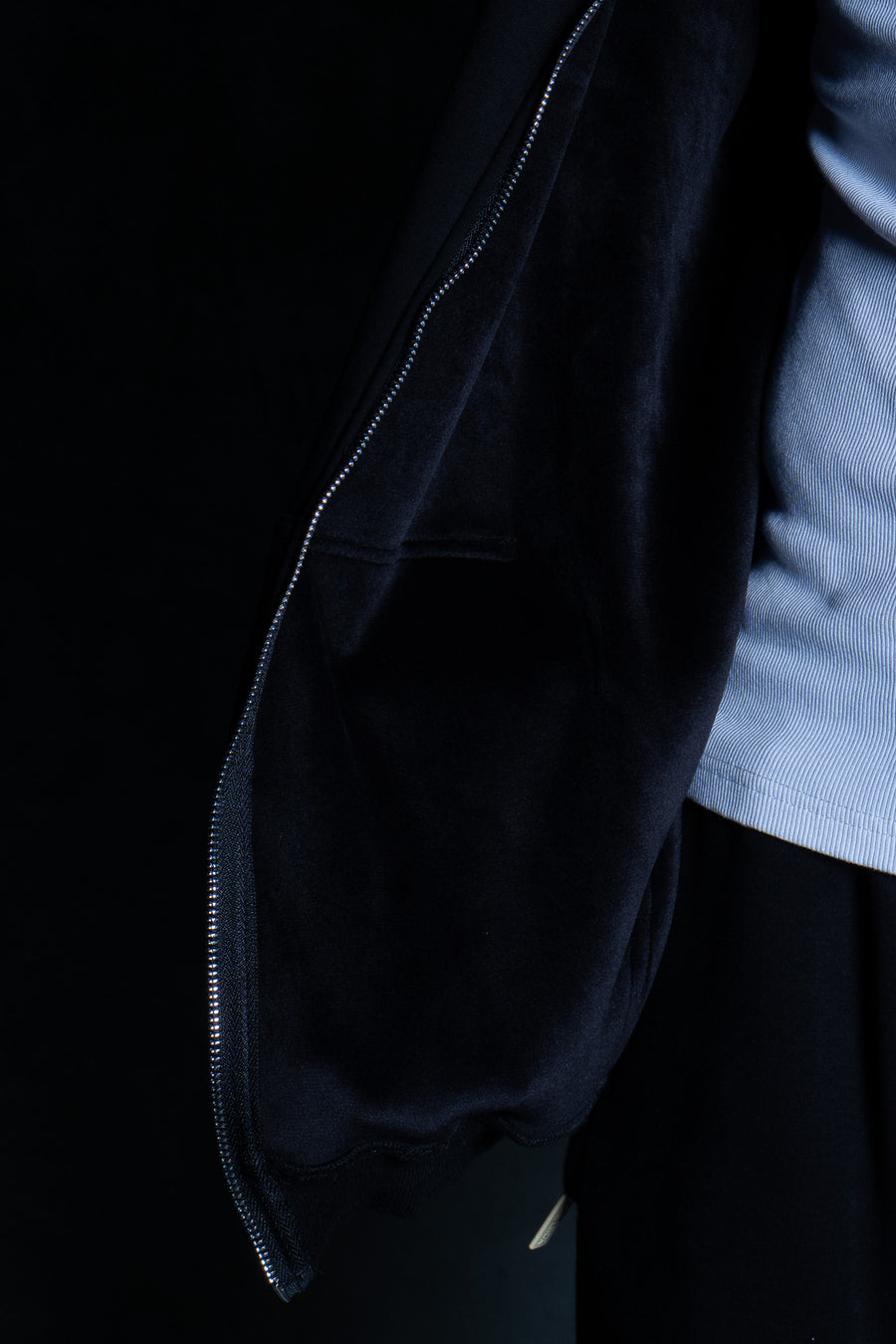 INITIAL ZIP HOOD - BLACK FT. CREAM