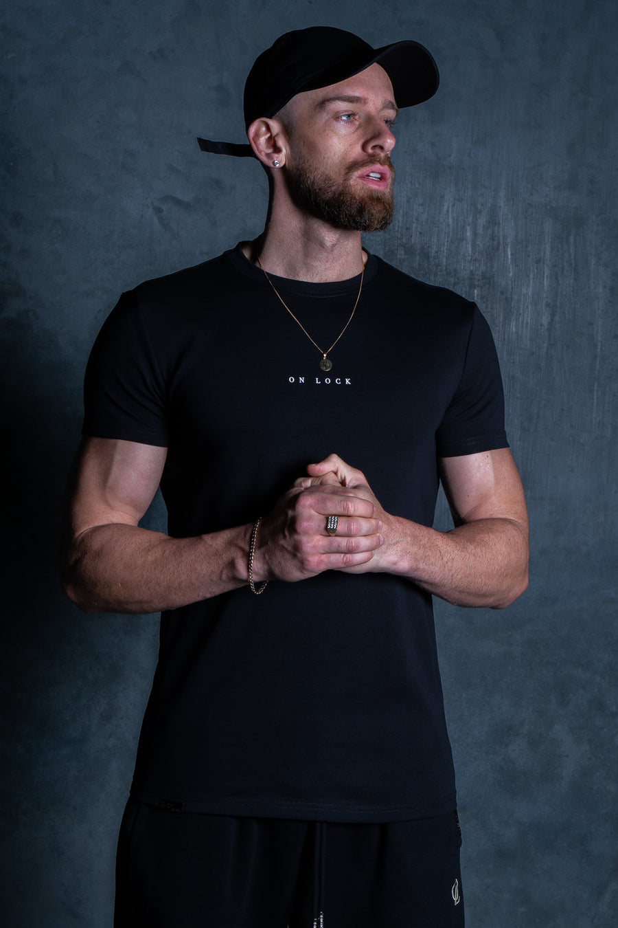 STAPLE FITTED TEE - PITCH BLACK