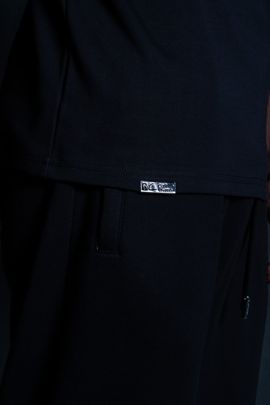 STAPLE FITTED TEE - PITCH BLACK