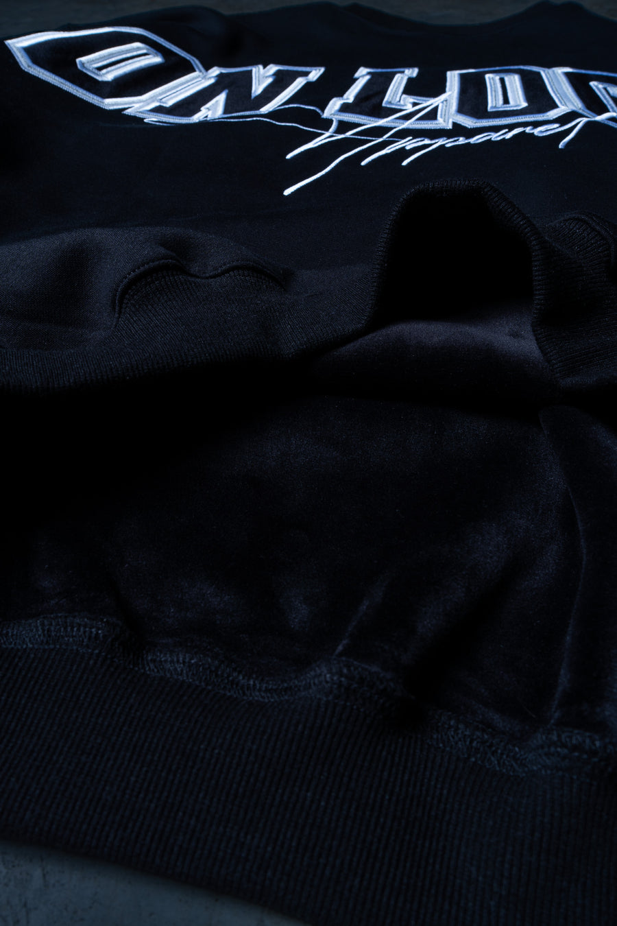MONOLITH PULLOVER - BLACK ON BLACK