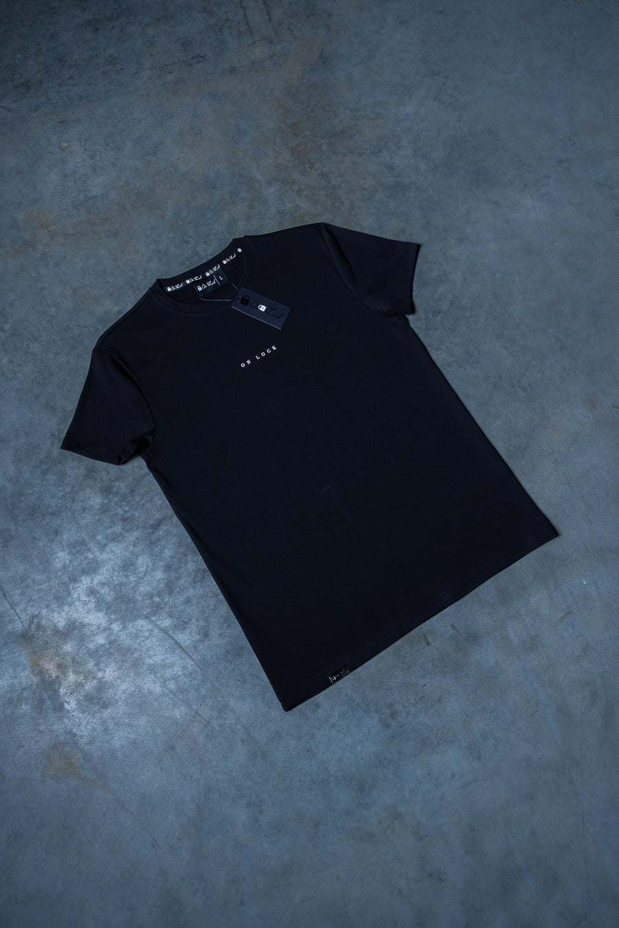 STAPLE FITTED TEE - PITCH BLACK