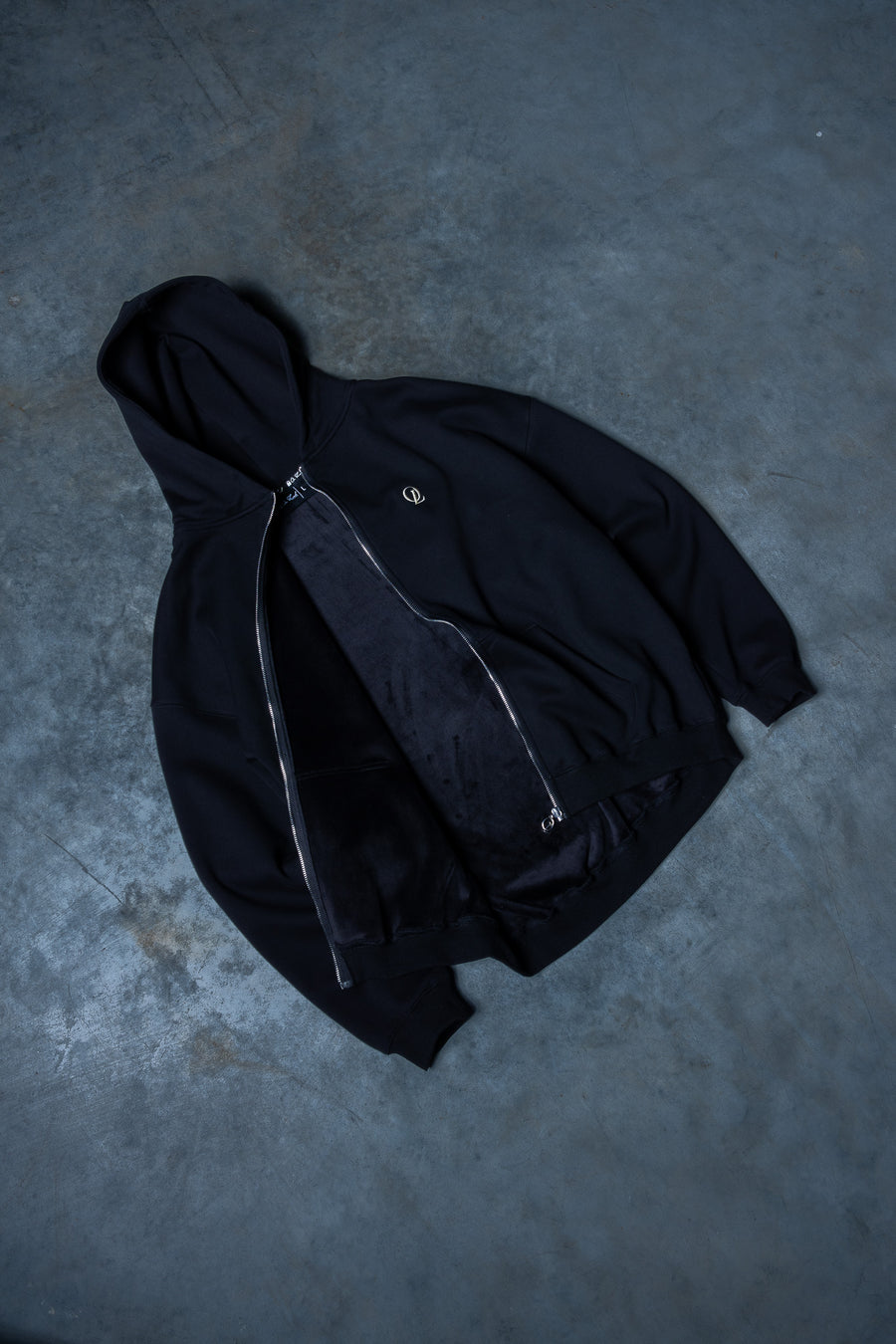 INITIAL ZIP HOOD - BLACK FT. CREAM