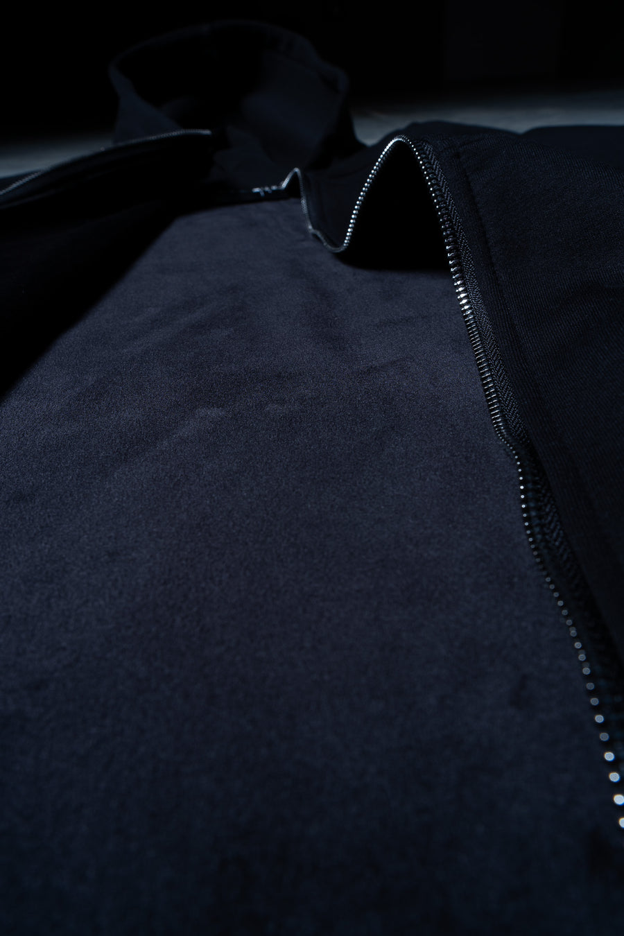 INITIAL ZIP HOOD - BLACK FT. CREAM