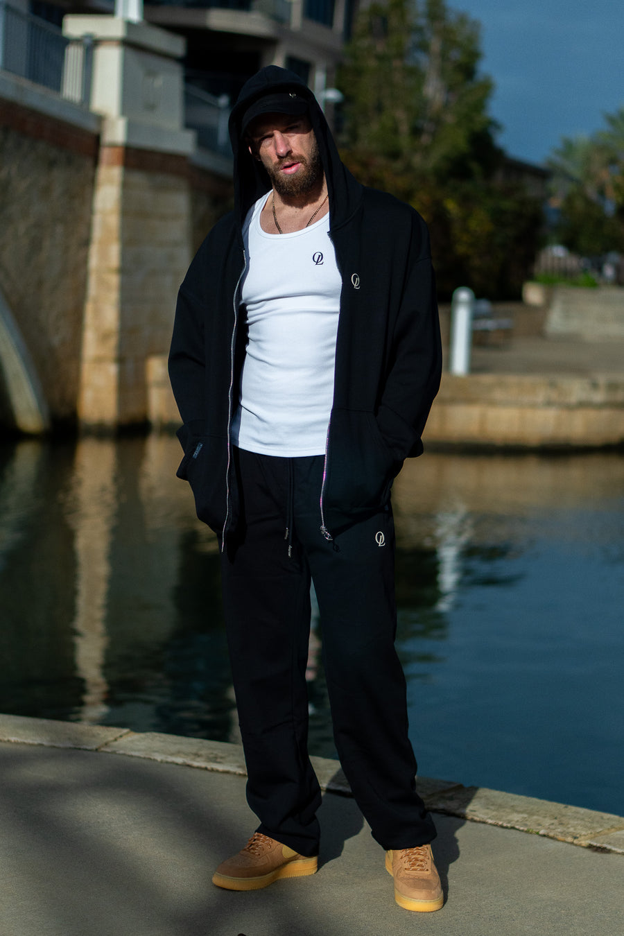 INITIAL ZIP HOOD - BLACK FT. CREAM