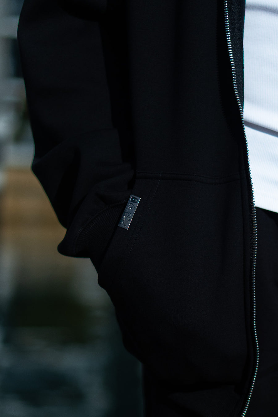 INITIAL ZIP HOOD - BLACK FT. CREAM