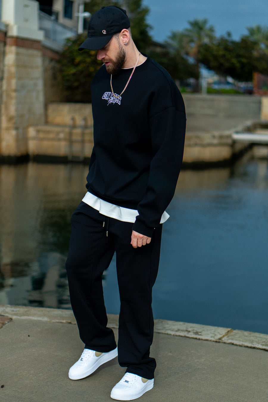 MONOLITH PULLOVER - BLACK ON BLACK