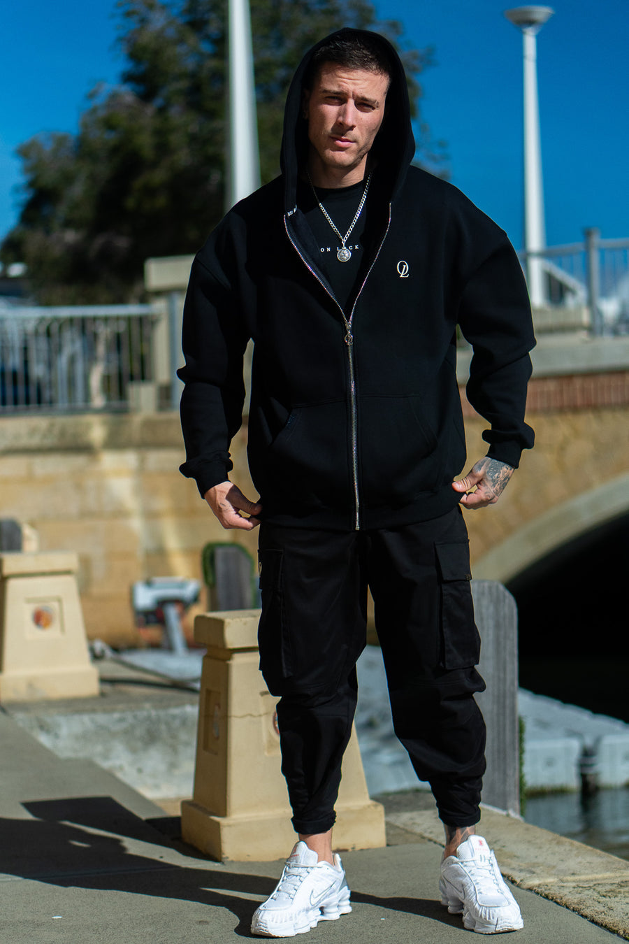 INITIAL ZIP HOOD - BLACK FT. CREAM