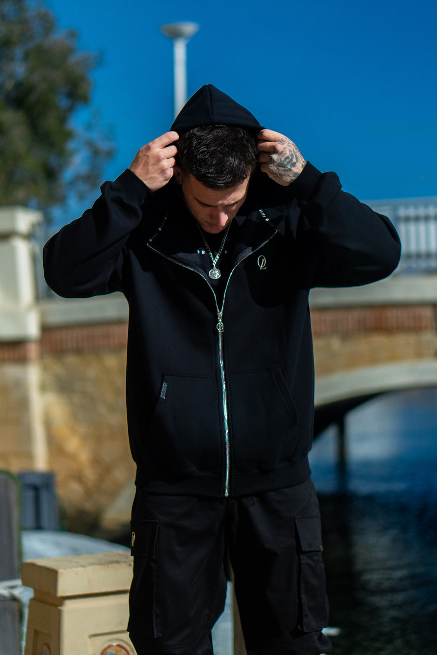 INITIAL ZIP HOOD - BLACK FT. CREAM