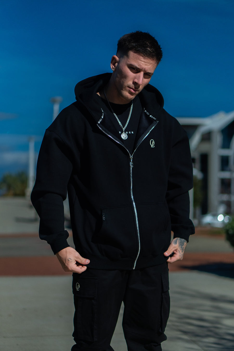 INITIAL ZIP HOOD - BLACK FT. CREAM