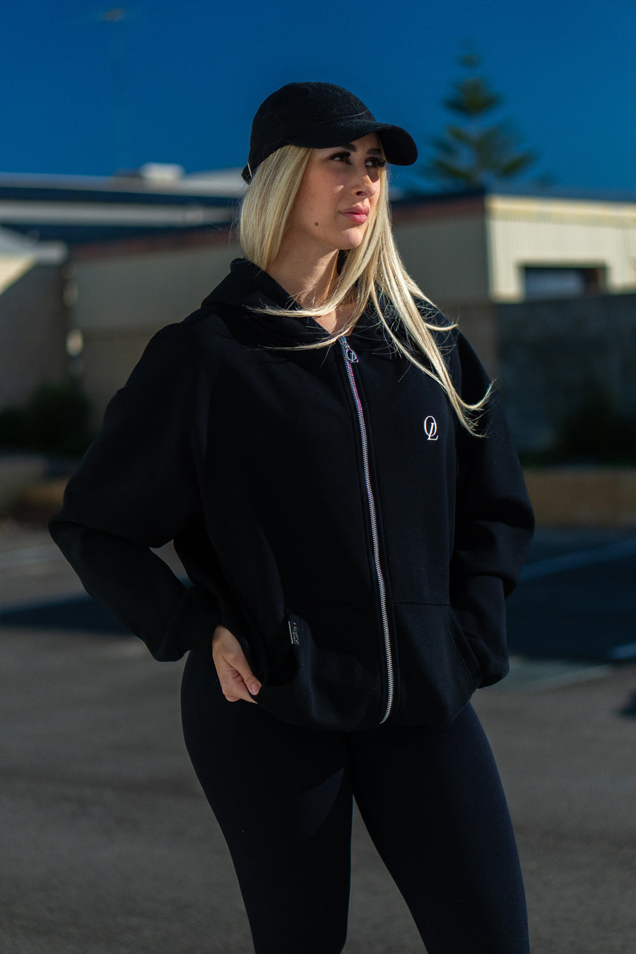 INITIAL ZIP HOOD - BLACK FT. CREAM