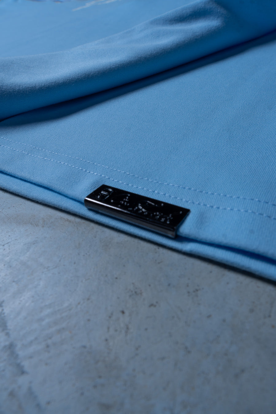 MONOLITH TEE - BABY BLUE
