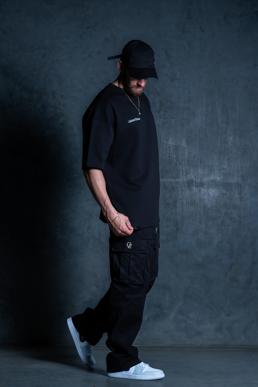 SUPREME TEE V2 - BLACK ft. BB BLUE