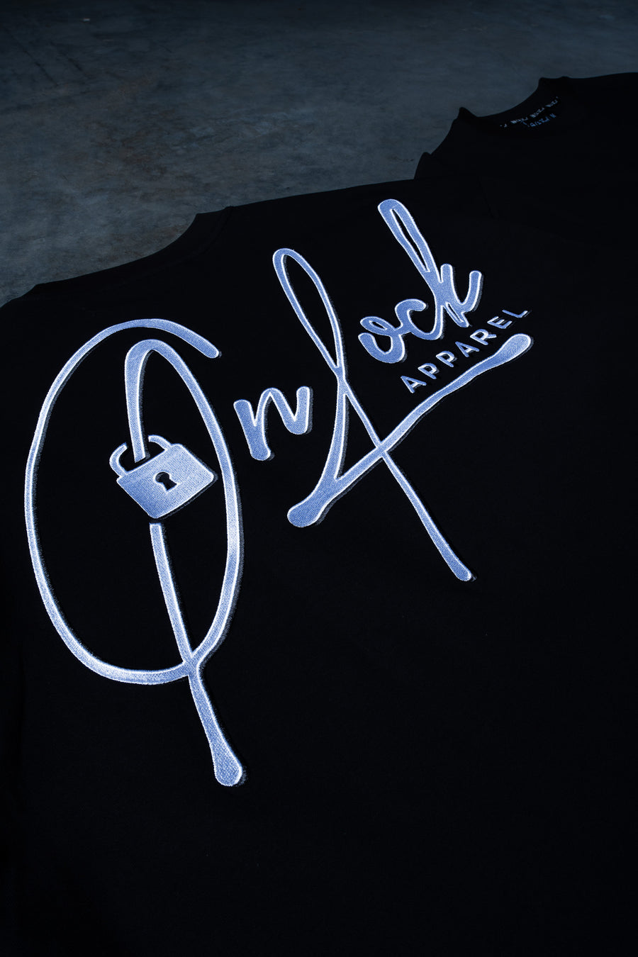 SIGNATURE TEE - BLACK