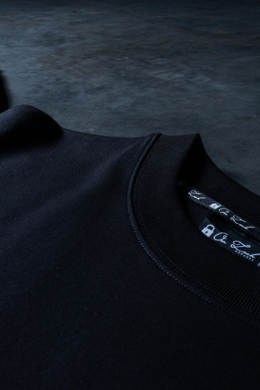 SIGNATURE TEE - BLACK