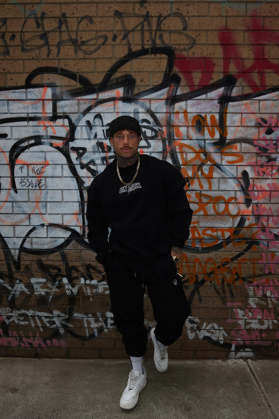 MONOLITH PULLOVER - BLACK ON BLACK