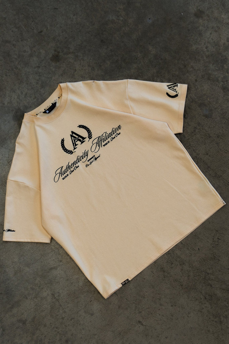 AUTHENTICITY AFFILIATION TEE - CRÈME DE LA CRÈME - On Lock Apparel XS TEES