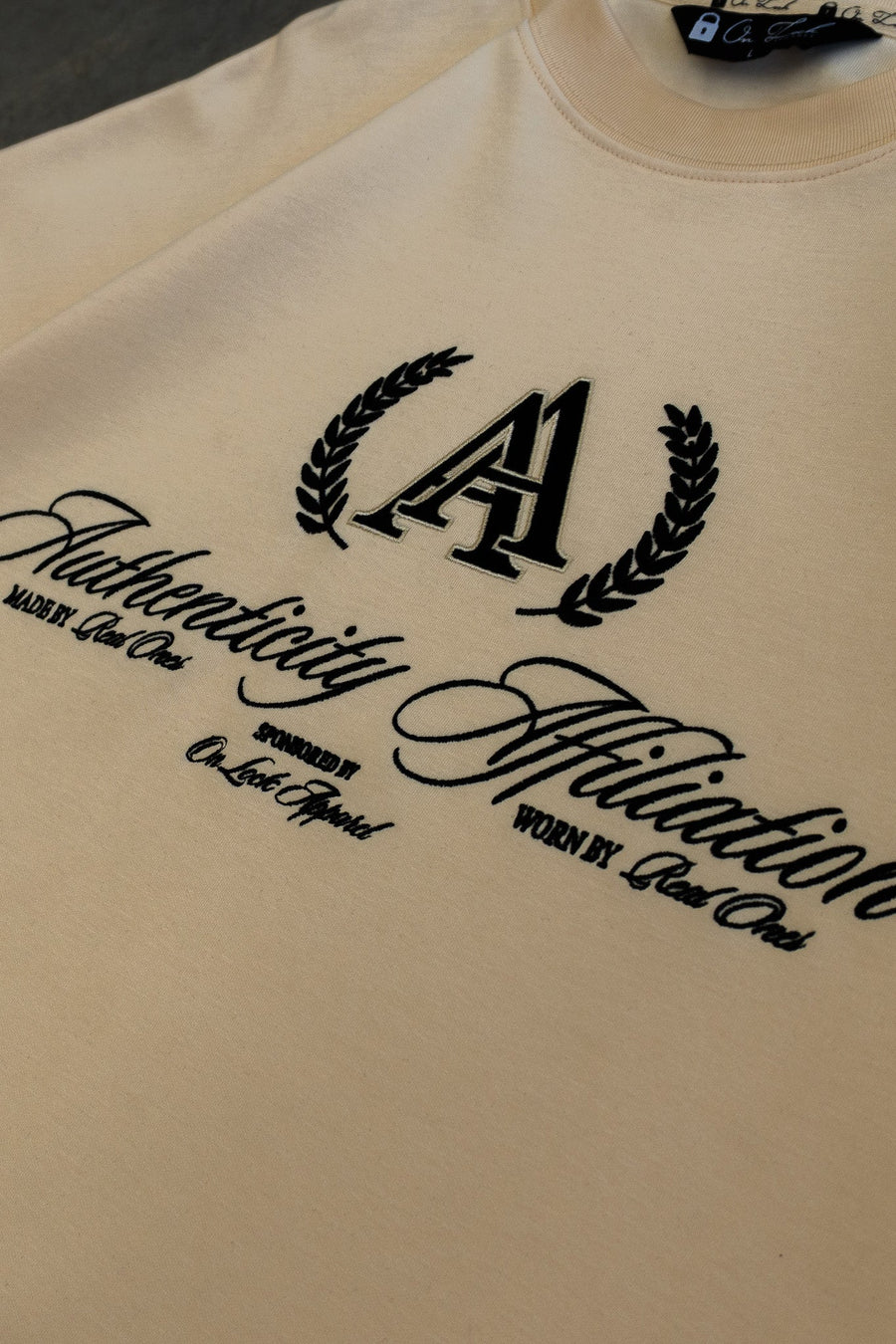 AUTHENTICITY AFFILIATION TEE - CRÈME DE LA CRÈME - On Lock Apparel XS TEES