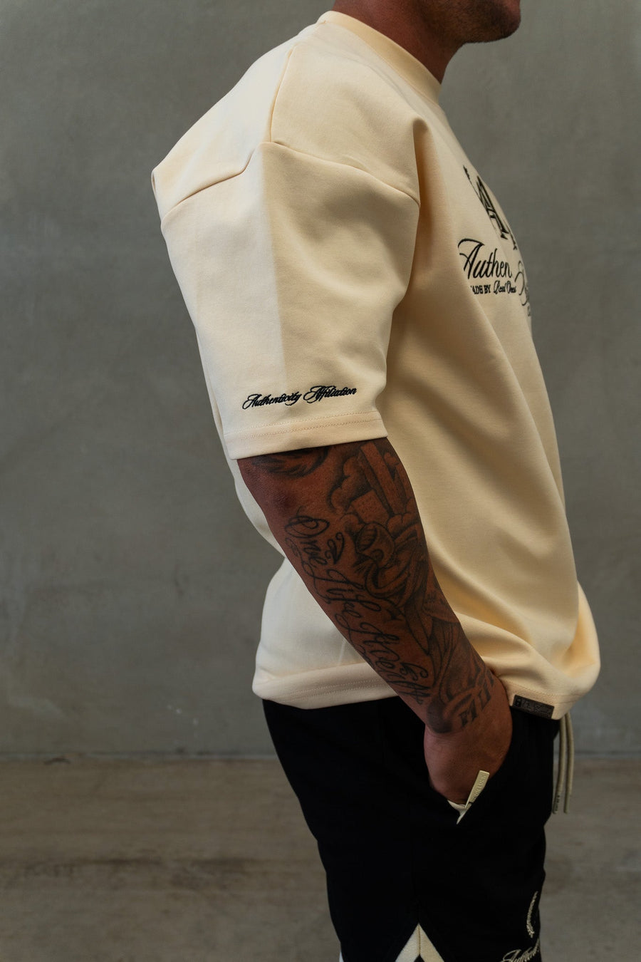 AUTHENTICITY AFFILIATION TEE - CRÈME DE LA CRÈME - On Lock Apparel XS TEES