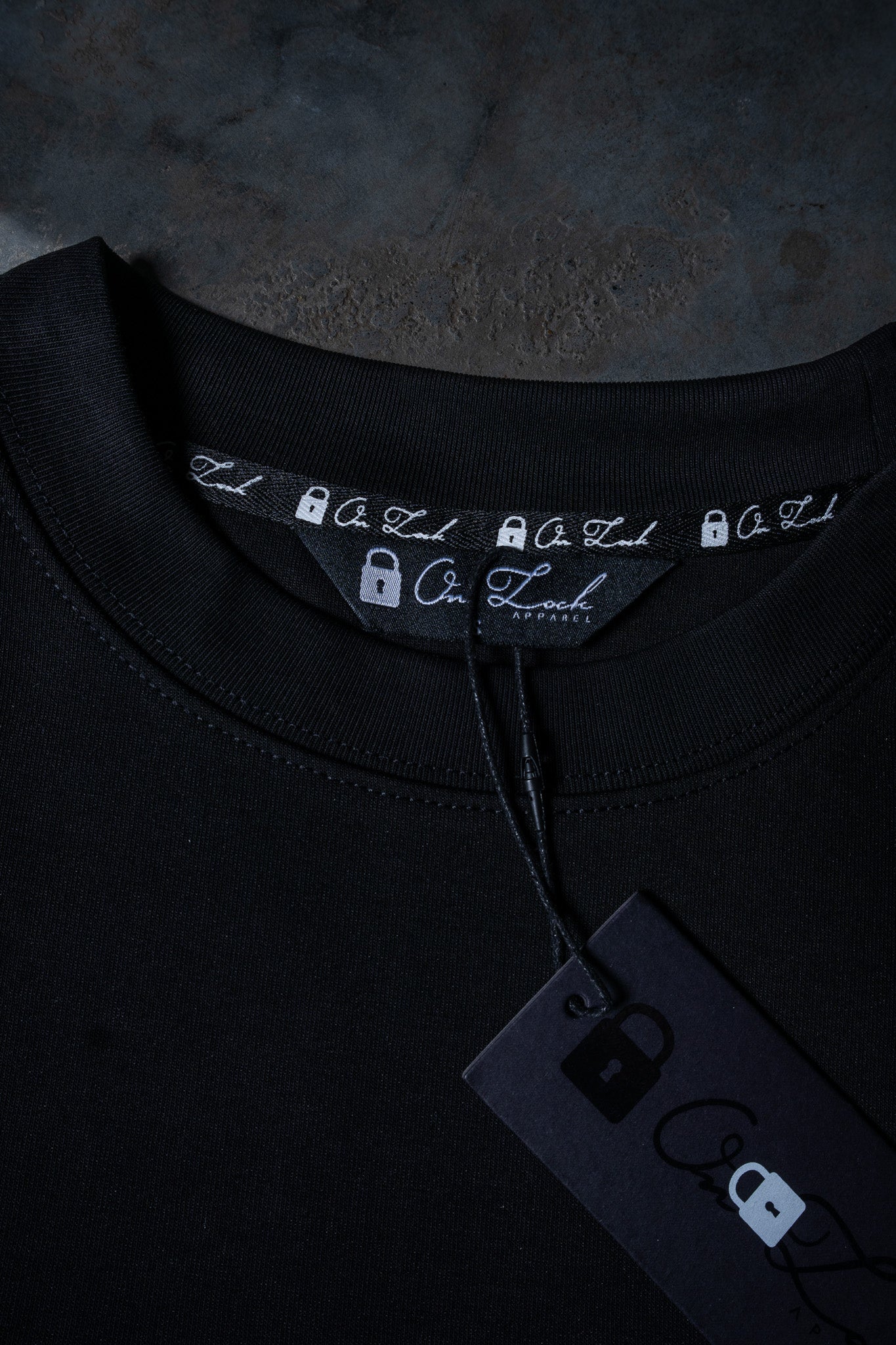 On Lock tee fabric detail